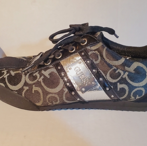 G Guess Wgreina Canvas Logo Black Gray Sneakers Walking Athletic Size 6.5 - Picture 3 of 6